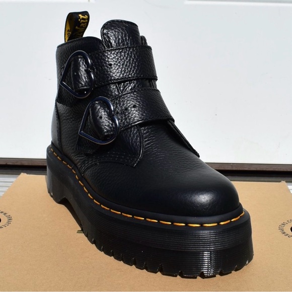Dr Martens Devon Heart Black Leather Platform Boots Size 8 NWOB - Picture 10 of 10